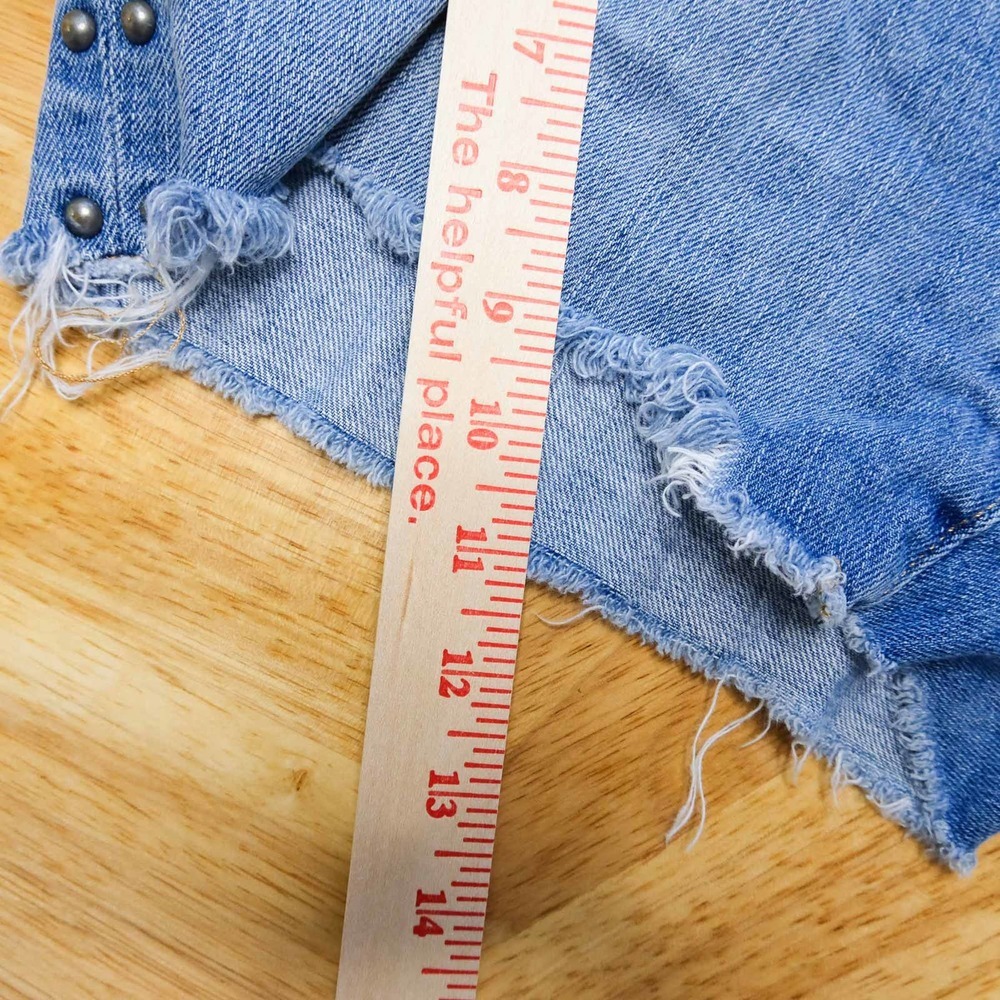 Levis Womens Denim Shorts Size 30 Mid Rise Studded Raw Cut Off Hem Medium Wash - Picture 10 of 11